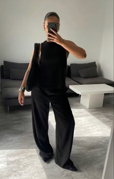 All Black Workwear, Work Aesthetic Office Outfit, All Black Work Outfits Casual, Curvy Work Outfits Women, Diner Outfits Night Classy, Black Basic Outfit, Outfit Full Black, Pantalon Outfit, Outfit Noir