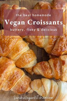 Text "The Best Homemade Vegan Croissants: buttery, flaky & delicious" over a photo of vegan croissants Vegan Croissant, Vegan Croissants, French Croissants, Croissants Recipe, Vegan Breads, Vegan Pastries, Vegan Baking Recipes, Croissant Recipe, Vegan Bakery