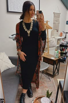 Office Bohemian Outfit, Kimono Work Outfit Classy, Kimono Witch Outfit, Business Boho Chic Work Outfits, Kimono Work Outfit, Boho Office Style Work Outfits, Professional Bohemian Outfits, Kimono Winter Outfit, Boho Outfits For Work