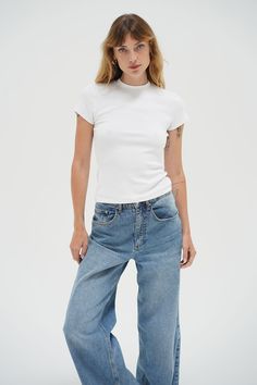 LNA Fitted Rib Crew Tee in White White T And Jeans Outfit, White Tee Outfit Women, White Tee And Jeans Outfit, Jeans With White Top, White Tee Shirt Outfit, White Shirt And Jeans Outfit, June Outfits, White Tee Outfit, Austin Photoshoot