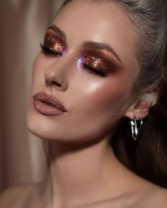 Makeup Looks Winter, Tiger Bread, Christmas Makeup Looks, Christmas Eye Makeup, Christmas Makeup Look, Wedding Instagram, Elegant Makeup, Creative Makeup Looks, Christmas Makeup