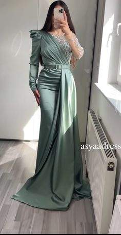 Elegant Silk Dresses, Soiree Dress, Gowns Dresses Elegant, Women Dresses Classy, Fancy Dresses Long, Braut Make-up, Elegant Dresses Classy, Muslim Fashion Dress, Stylish Party Dresses