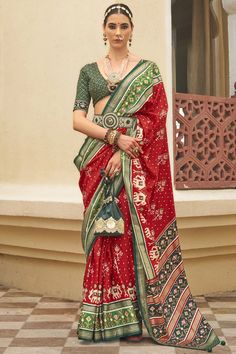 Red Patola Silk Festive Wear Printed Saree Green Bridal Saree, Magenta Saree, Silk Saree Bridal, Pink Silk Saree, Magenta And Green, Party Sarees, Engagement Parties, Sarees Collection, Designer Sarees Online