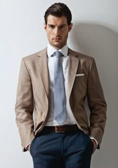 Men's Spring fashion- a classic brown blazer and navy dress pants can be great for an interview, business meeting and a night out! Mans Suit, Interview Attire, Style Gentleman, Herren Style, A Man In A Suit, Navy Dress Pants, Man In A Suit, Tan Blazer, Mens Fashion Blog