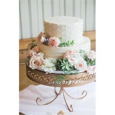 Wedding Cake With Flowers, Cake Rustic, Wedding Cake Fresh Flowers, Pretty Wedding Cakes, Cake Stand Set, Cake With Flowers, Wedding Decorations On A Budget, Cake Plates Stand, Rustic Wedding Cake