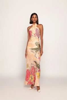 A stunning peach halter gown with printed floral details. Its gorgeous design makes a bold yet feminine statement everywhere you go. The artwork & color may differ as each print piece is unique. Bandhani Print, Dorothy Dandridge, Summer Dresses For Wedding Guest, Guest Attire, Standard Dress, Wedding Attire Guest, Wedding Guest Dress Summer, Style Maxi Dress, Halter Style