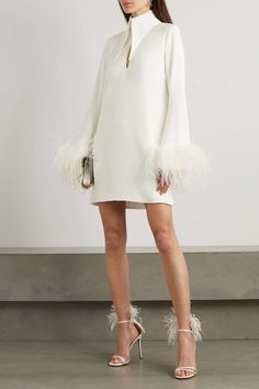 White Michelle feather-trimmed cutout crepe mini dress | 16ARLINGTON | NET-A-PORTER Feather Outfit, Resort 23, Engagement Outfit, Edgy Chic, Feather Dress, Simple Shirts, Mini Shirt Dress, Look Vintage, Silk Crepe