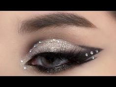 White Glitter Makeup, Kill Makeup, Medusa Makeup, Glitter Makeup Tutorial, Black And White Makeup, Silver Eye Makeup, Black Eye Makeup, Concert Makeup