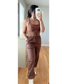 Womens actice wear / romper / travel outfit Summer Outfits Athletic, Outfits Athletic, Neutral Outfit, Casual Summer Outfit, Athletic Outfits, Shoes Nike, Travel Outfit, Summer Casual, Women's Shoes