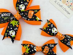 Halloween Hair Bows come in 2 sizes. 4 inches and 2.5 inches. Your Choice of Hair Clip, Large/Small Hair Tie or nylon headband for little ones. (Soft and stretchy, one size fits newborn to toddler) The alligator clip is fully lined with matching grosgrain ribbon. All ribbon has been heat sealed in order to prevent fraying. * FLAT SHIPPING any where in US for $3.95 for any multiple items. Halloween Hair Bows Diy, Diy Baby Hair Bows, Halloween Hair Bow, Girls Hair Bows Diy, Halloween Hair Clips, Homemade Bows, Halloween Hair Bows, Halloween Accessories Hair, Hair Bow Tutorial