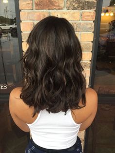 Level 2 Hair Color Balayage, Brown Bayalage Hair Medium Length, Cute Haircuts For Dark Brown Hair, Dark Brown Lob Balayage, Lob Dark Brown Hair, Dark Medium Length Haircut, Growing Out Medium Hair Styles, Short Dark Brown Hair Styles, Natural Balayage Brunette Dark Subtle Highlights