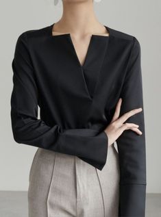 Formal Black Long Sleeve Blouse. https://pradize.com/collection/tops Formal Tops For Women Classy, Formal Tops For Women, Formal Top, Ladies Tops Blouses, Formal Tops, Feminine Women, Black Formal, Top Shirt Women, Satin Top