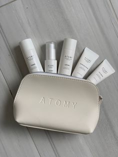 Travel sizes of Atomy’s best selling skincare kit. Skin Care Travel Kit, Skincare Kit Packaging, Skincare Travel Kit, Promotional Items Marketing, Atomy Products, Skin Care Travel, Travel Size Skincare, Packaging Skincare, Skin Lightening Diy