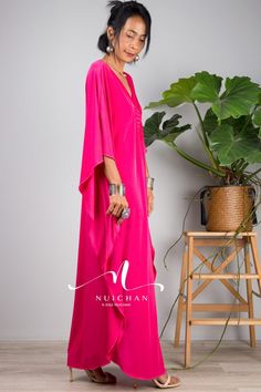 Ярко-розовое платье Maxi миниатюрный кафтан вечернее платье - Etsy Польша Pink V-neck Kaftan For Evening, Elegant Pink V-neck Kaftan, Long Pink Kaftan For Party, Pink Long Kaftan For Party, Elegant Pink Beach Cover-up Dress, Elegant Pink Dress For Beach Cover-up, Pink Maxi Dress With Kimono Sleeves For Summer, Pink Kaftan For Spring Evening, Summer Pink Maxi Dress With Kimono Sleeves