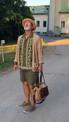 Safari Clothing, Hector Garcia, Bohemian Style Men, Older Mens Fashion, Dapper Mens Fashion, Island Outfit, Men Closet, Mens Fashion Rugged