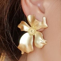 Golden Petal Earring One Size    JE627 Jewelry Earrings Gold Earrings For Summer Evenings, Spring Evening Flower Earrings, Gold Flower Earrings For Spring Party, Gold Earrings For Spring Party, Chic Gold Flower Earrings For Summer, Spring Party Gold Earrings, Gold Flower Earrings For Summer Parties, Chic Metal Flower Earrings For Spring, Gold Earrings For Spring Formal Occasions