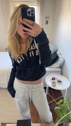 Stockholm Hoodies, Stockholm Style Pajamas, Stockholm Style Sweatpants, Low Rise Jeans Stockholm, Stockholm Style Striped Sweater, Comfy School Outfits, Lazy Day Outfits