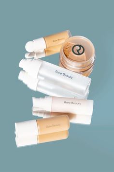 Welcoming NEW Positive Light Tinted Moisturizer SPF 20 to our daily #rareroutine 🙌 Easy complexion must-haves so weightless and hydrating, they leave you feeling fresh and radiant all day long. From top to bottom: 💫Liquid Touch Brightening Concealer 💫Always an Optimist Soft Radiance Setting Powder 💫Always an Optimist 4-in1 Mist 💫Always an Optimist Illuminating Primer 💫NEW Positive Light Tinted Moisturizer SPF 20 Illuminating Primer, Selena Gomez Makeup, Brightening Concealer, What Makes You Unique, Hydrating Mist, Makeup Step By Step, Face Mist, Without Makeup, Tinted Moisturizer