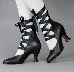 americanduchess (ig): Accurate to 1900 through the 1920s, these irresistible Tango boots feature a curved shaft and scalloped tabs, and are laced with matching double-faced satin ribbons! 