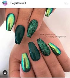 Crome Nails With Design, Green Holographic Nails, 40th Birthday Nails, Chrome Halloween Nails, Green Chrome Nails, Chrome Nails Designs, Chrome Effect