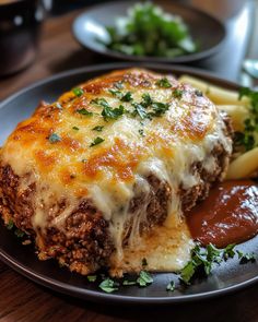 Ingredients:  1 lb ground beef 1/2 lb ground pork (or substitute with more beef) 1 packet (1 oz) French onion soup mix 1/2 cup breadcrumbs 1/4 cup milk 1 egg 1/2 cup shredded mozzarella cheese 1/4 cup ketchup Directions:  Preheat Oven: Set oven to 350°F (175°C). Combine Ingredients: In a bowl, mix ground beef, pork, French onion soup mix, breadcrumbs, milk, egg, and mozzarella until well combined. Shape and Top: Shape mixture into a loaf and place in a baking dish. Spread ketchup over the top. Bake: Bake for 1 hour, or until the internal temperature reaches 160°F (71°C). Let rest before slicing. ⏰ Total: 1 hr 15 min | 🔥 380 kcal/serving | 🍽️ Serves: 6  #FrenchOnionMeatloaf #ComfortFood #EasyDinner #SavoryMeatloaf #CozyMeal French Onion Meatloaf, Savory Meatloaf, Ramen Recipe, Party Dishes, Ramen Recipes, Cozy Meals, Onion Soup Mix, French Onion Soup, French Onion