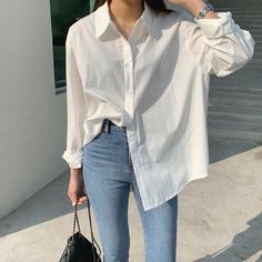 Outfit Kemeja Putih, Camisa Blanca Outfit, Kemeja Outfit, Kemeja Korea, Smart Casual Women Outfits, Tee Shirt Outfit, Smart Casual Women, Korean Casual Outfits