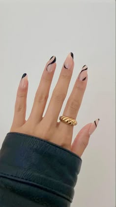 Black Minimalist Nails Almond, Minimalist Nails Black Lines, Acrylic Nails Line Designs, Black Nails Minimalist, Black Lines Nail Art, Almond Nails With Lines, Nails That Match Black Dress, Nail Line Art Designs, Black Nails With Lines