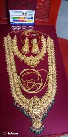 Laxmi Haram Designs Gold, Arm Jewelry Gold, Long Haram Gold Jewellery Designs, Bottu Mala, Tanishq Jewellery, Necklace Set Indian Bridal Jewelry, Gold Haram Designs, Haram Designs, Gold Haram