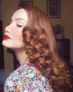 Long Hair Volume, 1940s Hair, 40s Hairstyles, Pinup Hair, 50s Hairstyles, Vintage Curls, Pin Up Looks, 1940s Hairstyles, Bouffant Hair