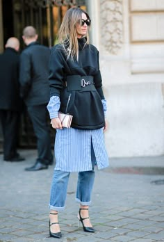 Paris Fashion Week Street Style Spring 2017: See All the Best Looks | StyleCaster Wide Leg Jeans Outfits, How To Wear Belts, How To Wear Jeans, Street Couture, Dress Over Jeans, Dress Over Pants, Paris Fashion Week Street Style, Urban Street Style, Easy Street