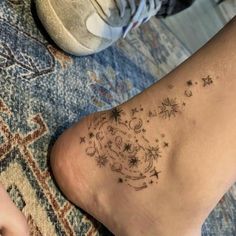 Star Tattoos, tattoo aesthetic Contour Line Tattoo, Functional Tattoo, Indie Tattoo Ideas Hippie, Tattoos Inspos, Ethereal Tattoos, Ephemeral Tattoo, Cat Tattoo Design, Tattoo Finger