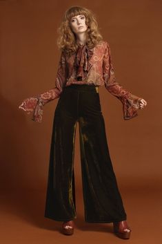 70s Rock Outfits, Velvet Trousers Outfit, 70s Fashion Rock, Style Inspo Vintage, Vintage Colours, Velvet Trousers