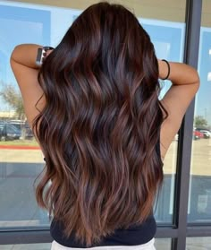 Beautiful Brown Hair Color, Dark Caramel Highlights, Red Highlights In Brown Hair, Dark Brown Hair Balayage, Brown Hair Color Shades, Red Balayage Hair, Brown Hair Inspiration, Blonde And Brunette, Beautiful Brown Hair