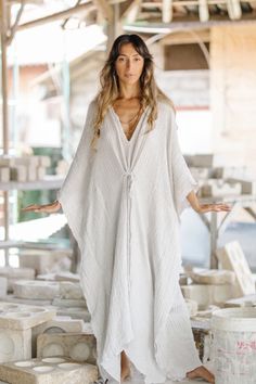 Finally fashionable everyday clothing for the natural woman. Stock up on your white kundalini yoga clothing. Shop for your vacation resort wear. Find and discover clothing for your next yoga retreat. Perfect for your photoshoot to amplify your social media presence. Clothing for kundalini yoga. Retail Ideas, Look Boho Chic, Fine Linens, Tie Sleeve, Yoga Clothes