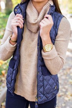 Adrette Outfits, Fall Fashion Coats, Blue Vest, Preppy Fall, Estilo Preppy, Quilted Vest, Fall Fashion Trends, Fall Fashion Outfits