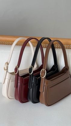 #aesthetic #baget Fall Bag Aesthetic, Purses Shoulder Bags, Fall Aesthetic Accessories, Purses And Handbags Outfit, Vintage Purse Aesthetic, Purses And Handbags Aesthetic, Old Money Purse, Brown Purse Aesthetic, Bags With Outfits