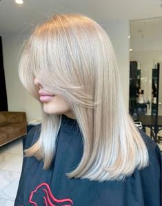 Pure Blonde Hair, Total Blonde Hair, Warm Ash Blonde Hair, Milky Blonde Hair, Blonde Medium Length Hair, Hair Inspo Blonde, Perfect Blonde Hair, Hair Inspired