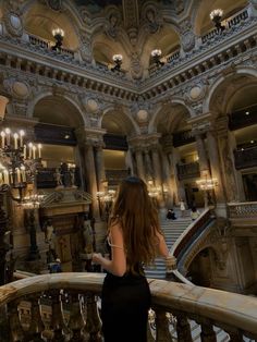 Nesta Archeron Aesthetic, Nesta Archeron, Boho Background, Gossip Girl Aesthetic, Museum Photography, Rule The World, Money Pictures, Paris Aesthetic, Dark Feminine Aesthetic