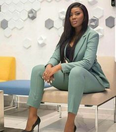 This unique ladies suit is designed with high quality wool material that guarantees durability and comfort. It is suitable for all kinds of occasion and it can be worn all year round. It comes in 2 pieces ( Jacket + pant) the blazer can also be worn with any kind of trouser or jeans  For custom orders, Please feel free to start a  conversation for further enquires. Your satisfaction is our priority Graduation Suits For Women Black, Green Pantsuit With Suit Collar For Office, Green Notch Lapel Sets For Office, Green Notch Lapel Office Sets, Green Workwear Sets, Stylish Business Outfits, Work Outfits Frauen, Fashionable Work Outfit, Business Attire Women