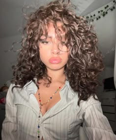 :@v7ena ____________ 3b Hair Aesthetic, Pretty Girl Aesthetic Curly Hair, Ethereal Aesthetic Curly Hair, Pfp Icon Aesthetic, 3b Curly Hair, The Wet Look, 3a Hair, Hairstyle Easy, Short Hair Styles For Round Faces