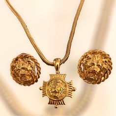 Beautiful Vintage 18k Gold Plated Choker And Earrings. 1970s Yellow Gold Choker Has A Snake Chain With Extension 11”Total. The Detailed Lions Head Pendant Measures 1.5” And Earrings 1” Lion Head Jewelry, Lions Head, Head Jewelry, Gold Choker, A Snake, Lion Head, Snake Chain, Anne Klein, Jewelry Set