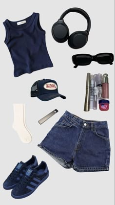 Flight Outfits Summer, Suenos Outfits, Dark Blue Jean Shorts Outfit, Simple Taylor Swift Outfits, Summer Mexico Outfits, Bralet Outfits, England Outfits Summer, Wife Beater Outfit Woman, 90s Spring Outfits