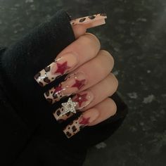 #leopardprintnails #leopardprint #stars #starnails #y2k #y2knails Vereena Sayed Nails, Medium Nails Y2k, Brown Y2k Nails Acrylic, Alt Y2k Nails, Y2k Cheetah Print Nails, Medium Y2k Nails, Lepord Print 2000s Nails, Leopard Print French Tip Nails, Christmas Nails Y2k