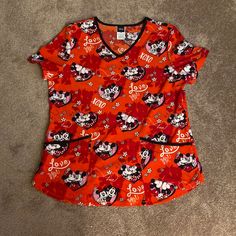 Nwot! Brand New Mickey And Minnie Mouse Scrub Top Women’s Size Medium. Never Worn. From A Smoke And Pet Free Home. Red Scrubs, Mickey And Minnie Mouse, Mickey And Minnie, Disney Tops, Scrub Tops, Top Women, Scrubs, Minnie Mouse, Top Brands