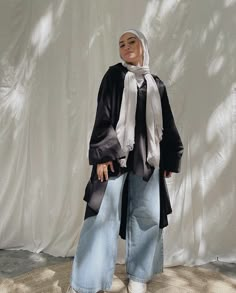 Blue Cardigan Outfit, Hijabi Fashion Summer, Short Girl Outfits, Muslim Swimwear, Outfit Modest, Hijab Fashion Summer, Hijabi Fits, Blue Jean Outfits, Modern Hijab