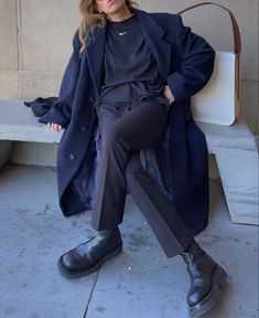 Relaxed Woman, Know Your Rights, Ny Outfits, Masculine Fashion, Work Fits, Autumn Fits, Minimal Chic, Formal Outfit, Casablanca