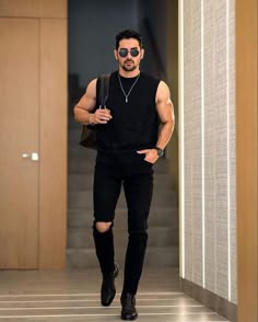 Black Coat Pant For Men, Black Men Style Classy, Tshirt Fashion Outfit, Black Men Style, Black Coat Pant, Tshirt Style Outfit, Batman Outfits, Black Outfit Men