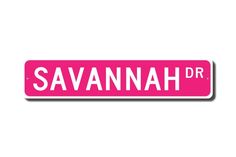 a pink sticker with the words savannah dr on it's bottom and white letters