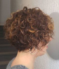 Brunette Bob, Brown Curly Hair, Short Curly Haircuts, Short Curly Bob, Haircuts For Curly Hair, Hair Help, Short Wavy Hair, Short Wavy, Curly Bob Hairstyles