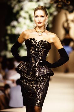 Yves Saint Laurent Couture 1995, Ysl Haute Couture, Yves Saint Laurent Runway, Yves Saint Laurent Dress, Yves Saint Laurent Fashion, Models 90s